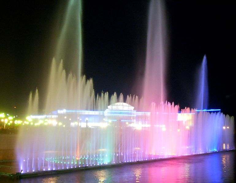 Ночные фонтаны в Белгороде